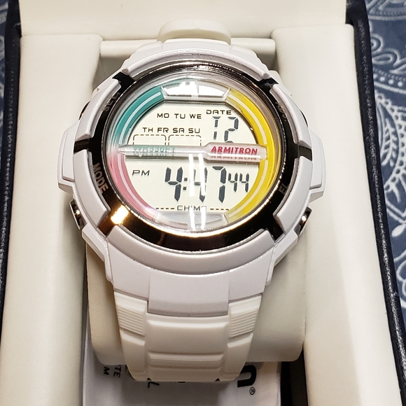 Women's Watch - Picture 4 of 8